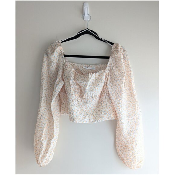 Elodie Ditzy Floral Balloon Sleeve crop top - Picture 2 of 8